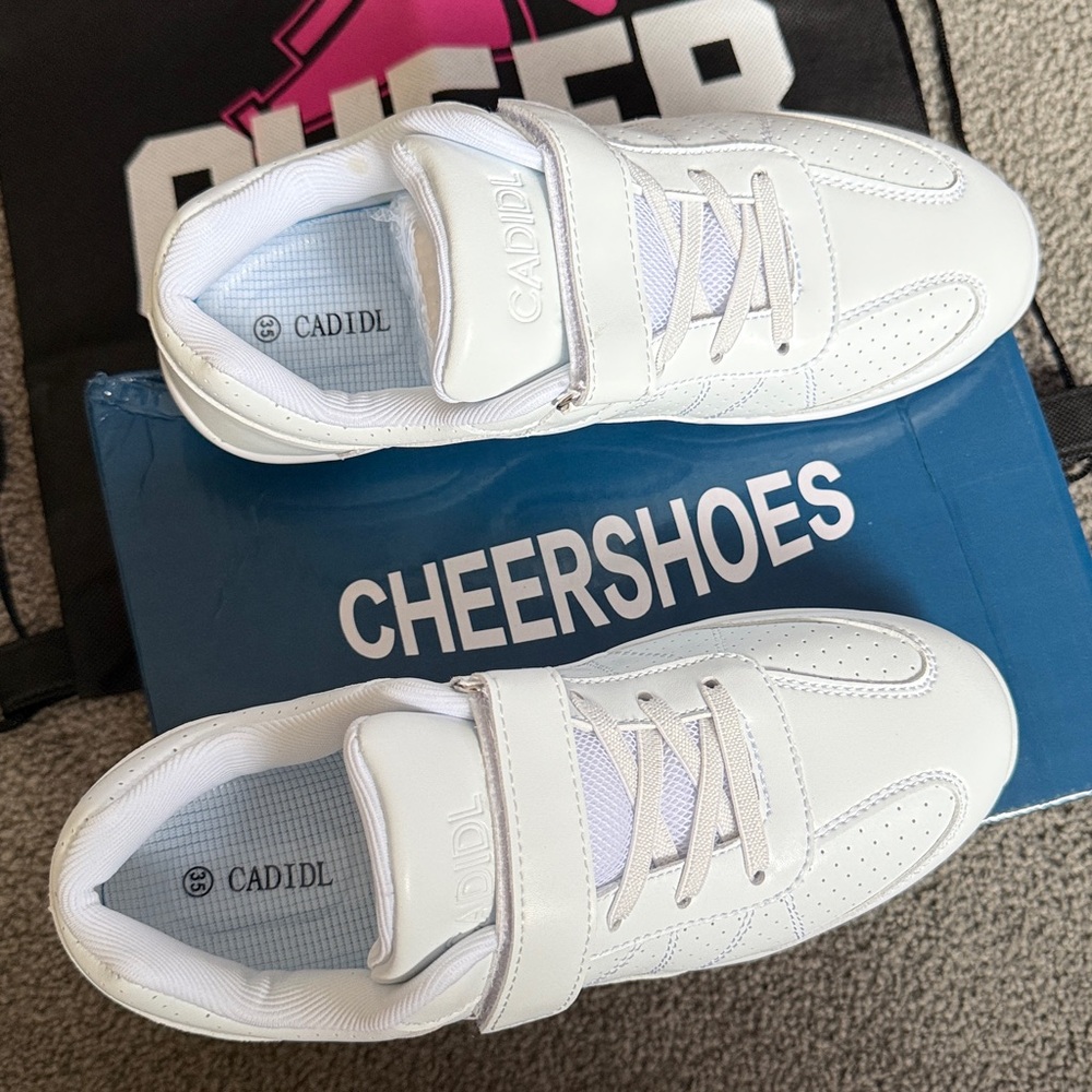 White Cheershoes by Cadidl! New in Box with Bag! Size 4.